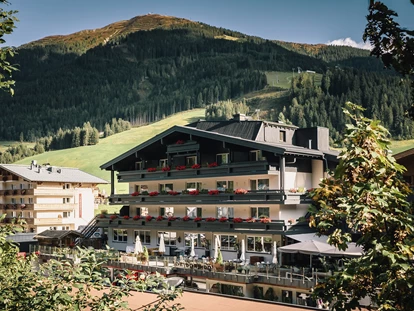Wanderurlaub - Ausrüstungsverleih: Rucksäcke - Mayrhofen (Mittersill) - Außenansicht Hotel der Gollinger - Der GOLLINGER