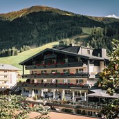 Wanderurlaub: Außenansicht Hotel der Gollinger - Der GOLLINGER