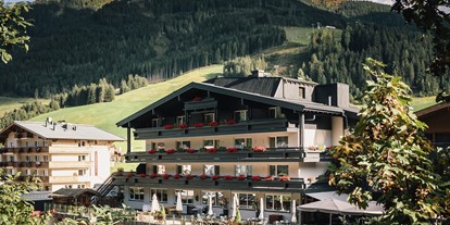 Wanderurlaub - Wanderschuhe: 4 Wanderschuhe - Salzburg - Außenansicht Hotel der Gollinger - Der GOLLINGER