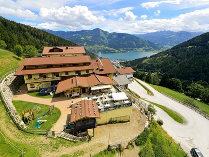 Wanderurlaub - Bergsee - Niederhof (Bruck an der Großglocknerstraße) - Lage Hotel mit Aussicht auf den See - Berghotel Jaga Alm 