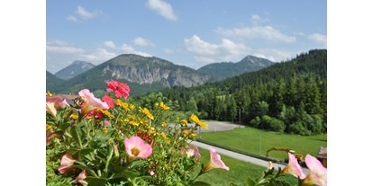 Wanderurlaub - Touren: Bergtour - Füssen - Blick in die Berge vom Balkon aus  - Landhaus Wildschütz