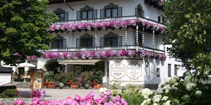Wanderurlaub - Hotel-Schwerpunkt: Wandern mit Hund - Unterwössen - Außenansicht - Landgasthof Zur Post (Schleching)