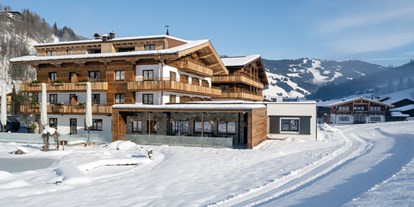 Wanderurlaub - Bettgrößen: Doppelbett - Saalbach - Außensicht Winter - Ski & Bike Hotel Wiesenegg