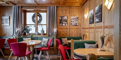 Wanderurlaub - Touren: Bergtour - Paßthurn - Hotelbar - Ski & Bike Hotel Wiesenegg