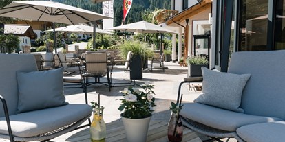 Wanderurlaub - Hotel-Schwerpunkt: Wandern & Wellness - Höggen - Terrasse - meiZeit Lodge