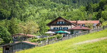 Wanderurlaub - Preisniveau: günstig - Hofreuth bei Wörnsmühl - Außenansicht des Berggasthof Hotel Duftbräu. - Berggasthof Hotel Duftbräu