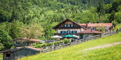 Wanderurlaub - Lunchpaket - Schechen - Außenansicht des Berggasthof Hotel Duftbräu. - Berggasthof Hotel Duftbräu