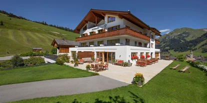 Wanderurlaub - Klettern: Klettersteig - Mühle - Außenbereich mit Garten mitten im Wanderparadies - Hotel Schranz 