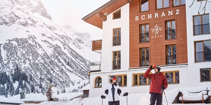 Wanderurlaub - Parkplatz: kostenlos beim Hotel - Mühle - Ski in & Ski out im Winter - Hotel Schranz 