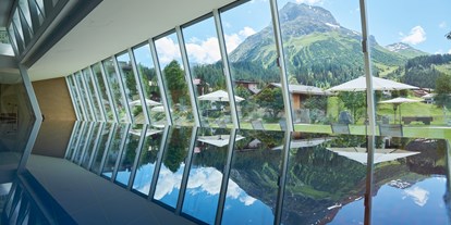 Wanderurlaub - Ausrüstungsverleih: Teleskopstöcke - Oberstdorf - Indoor-Pool - Hotel Austria