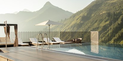 Wanderurlaub - Pools: Infinity Pool - Damüls - Hotel Damülser Hof - Wellness & Spa