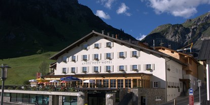 Wanderurlaub - Parkplatz: kostenlos beim Hotel - Mittelberg (Mittelberg) - APRES POST HOTEL Aussenansicht - APRES POST HOTEL