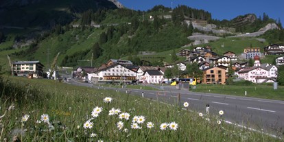 Wanderurlaub - Umgebungsschwerpunkt: Berg - Arlberg - APRES POST HOTEL Aussenansicht - APRES POST HOTEL