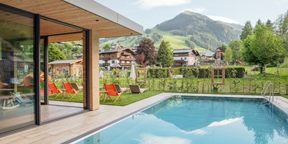 Wanderurlaub - Ausrüstungsverleih: Kindertrage - Atzing (Maishofen) - Pool mit Bergblick - Rosentalerhof Hotel und Appartements
