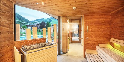 Wanderurlaub - Pauschalen für Wanderer - Fieberbrunn - Sauna mit Bergblick - Rosentalerhof Hotel und Appartements