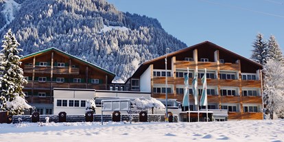 Wanderurlaub - Ausrüstungsverleih: Teleskopstöcke - Silvretta - Außenansicht, Winter - Hotel Verwall