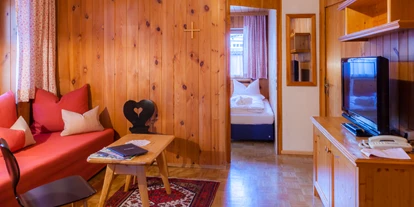 Wanderurlaub - Schwierigkeit Wanderungen: Rot - Klösterle - Familienappartement mit Wohnbereich, zwei Schlafzimmer und zwei Badezimmer mit Dusche und Badewanne - Bio-Hotel Saladina