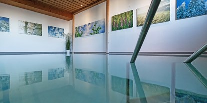 Wanderurlaub - Sauna - Murnau am Staffelsee - Abends noch ein paar Bahnen ziehen? Kein Problem. Unser gemütliches Schwimmbad ist von 07:00 bis 22:00 Uhr geöffnet. - moor&mehr Bio-Kurhotel