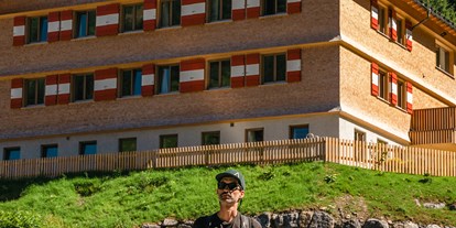Wanderurlaub - Hotel-Schwerpunkt: Wandern & Wellness - Damüls - Familienwanderung mit hauseigenem Wanderguide am Berghaus Schröcken - Berghaus Schröcken