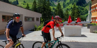 Wanderurlaub - ausgebildeter Wanderführer - Säge - Bike-Tour mit Start & Ende am Berghaus Schröcken - Berghaus Schröcken