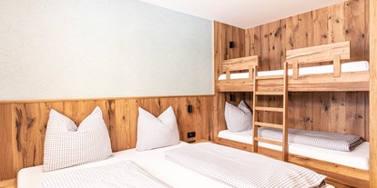 Wanderurlaub - Bettgrößen: Doppelbett - Balderschwang - Schlafzimmer im Apartment im Berghaus Schröcken - Berghaus Schröcken