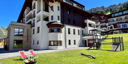 Wanderurlaub - Winterwanderung - PLZ 5603 (Österreich) - Hotel Panorama in Obertauern im Sommer. - Hotel Panorama Obertauern