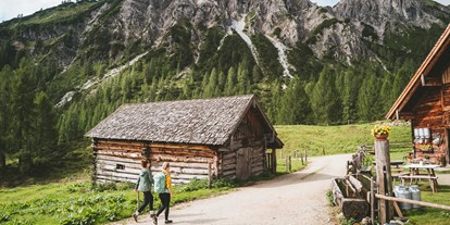 Wanderurlaub - ausgebildeter Wanderführer - Österreich - Obertauern beim Wandern im Sommer genießen - Hotel Panorama Obertauern