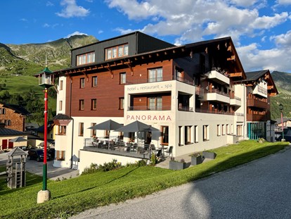Wanderurlaub - Bettgrößen: Doppelbett - Lehen (Haus) - Hotel Panorama in Obertauern im Salzburger Land im Sommer. - Hotel Panorama Obertauern