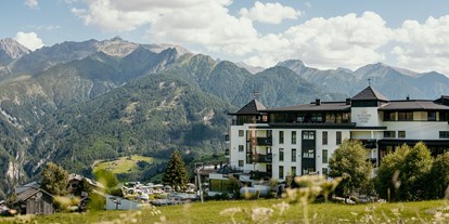 Wanderurlaub - Kinderbecken - Schnann - Schlosshotel Fiss