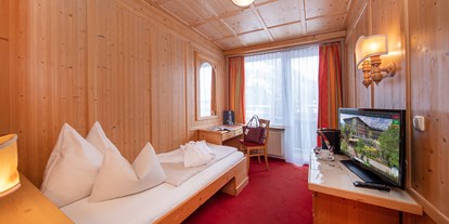 Wanderurlaub - Ausrüstungsverleih: Teleskopstöcke - Kaprun - Einzelzimmer "Alpenrose" - Hotel Latini 