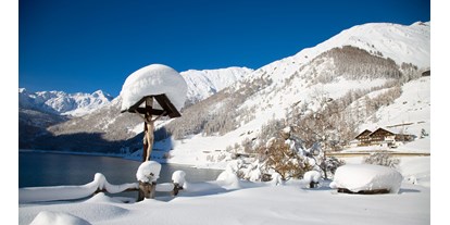 Wanderurlaub - Umgebungsschwerpunkt: See - Trentino-Südtirol - Hotel Vernagt 
Lage oberhalb vom Vernagtsee, im Winter - Hotel Vernagt