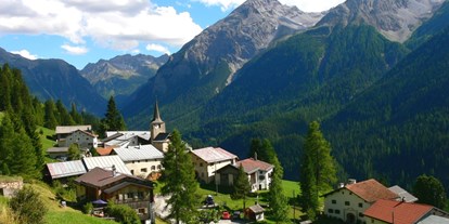 Wanderurlaub - Parkplatz: kostenlos beim Hotel - Graubünden - Stugl/Stuls - Chesa sut Baselgia