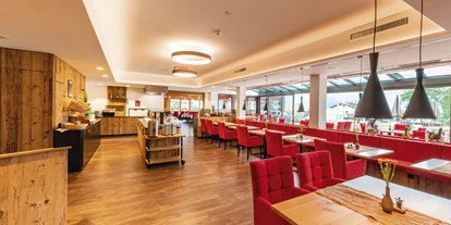 Wanderurlaub - barrierefrei - Bächental - Restaurant mit Buffet und Show-Küche - Hotel Achentalerhof