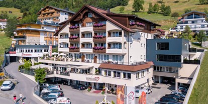 Wanderurlaub - Schuhputzmöglichkeit - Fiss - Romantik & Spa Alpen-Herz in Ladis - Romantik & Spa Alpen-Herz