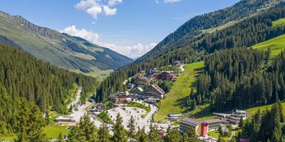 Wanderurlaub - geführte Klettertour - Alpbach - Sommer im Almdorf Hochfügen - Hotel Lamark