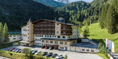 Wanderurlaub - geführte Wanderungen - Vals (Vals) - Außenansicht Hotel - Vorderseite - Hotel Der Rindererhof