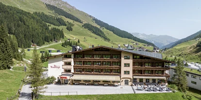 Wanderurlaub - Bettgrößen: Doppelbett - Hall in Tirol - Außenansicht Hotel - Rückseite - Hotel Der Rindererhof