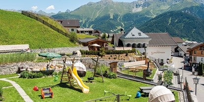 Wanderurlaub - Hotel-Schwerpunkt: Wandern mit Kindern - Spiss - Außenansicht Cores Spieplatz - Hotel Cores