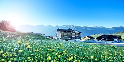 Wanderurlaub - Wanderschuhe: 2 Wanderschuhe - Fließ - Alps Lodge