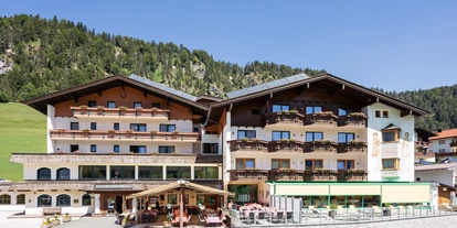 Wanderurlaub - Hotel-Schwerpunkt: Wandern mit Kindern - Aurach bei Kitzbühel - Aussenansicht Hotel - Hotel Wildauerhof