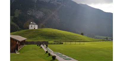 Wanderurlaub - Ausrüstungsverleih: Teleskopstöcke - Achenkirch - 9 Loch Golfplatz - Posthotel Achenkirch