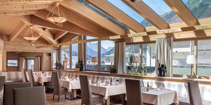 Wanderurlaub - Bettgrößen: King Size Bett - Tirol - Restaurant im Hotel Post Ischgl - Hotel Post Ischgl