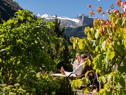 Wanderurlaub - Bettgrößen: King Size Bett - Mieders - 1.000 m² Alpengarten zum Erholen und Relaxen - Hotel Alpenhof