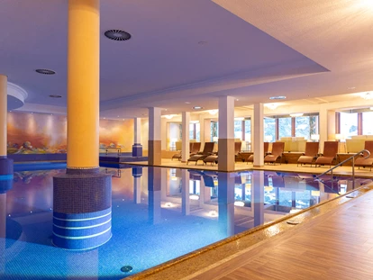 Wanderurlaub - persönliche Tourenberatung - Volderwald - Schwimmbad im VITALIS SPA vom Hotel Alpenhof - Hotel Alpenhof