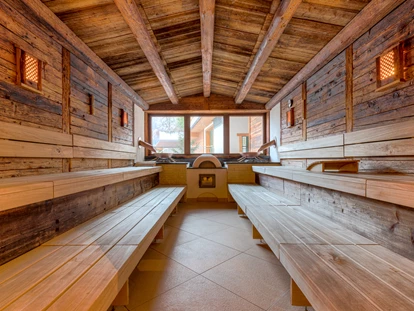 Wanderurlaub - Schuhputzmöglichkeit - Brandberg - Wilderer Sauna im VITALIS SPA vom Hotel Alpenhof - Hotel Alpenhof