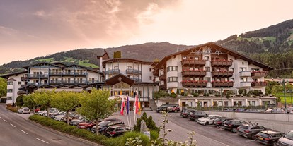 Wanderurlaub - geführte Touren - Kaltenbach (Kaltenbach) - Außenansicht Wohlfühlhotel Schiestl im Sommer - Wohlfühlhotel Schiestl