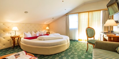 Wanderurlaub - Bettgrößen: King Size Bett - Pettneu am Arlberg - Paradies-Suite Type A - mein romantisches Hotel-Garni Toalstock