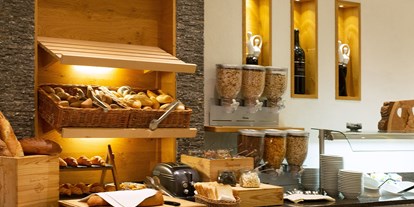 Wanderurlaub - persönliche Tourenberatung - Serfaus - Frühstücks-Buffet - mein romantisches Hotel-Garni Toalstock