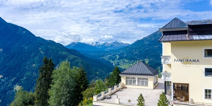 Wanderurlaub - Ausrüstungsverleih: Kindertrage - Quadratsch - Aussenansicht - Wellness Aparthotel Panorama Alpin