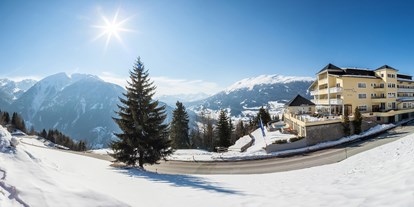 Wanderurlaub - Wäschetrockner - Tarrenz - Aussenansicht Hotel Winter - Wellness Aparthotel Panorama Alpin